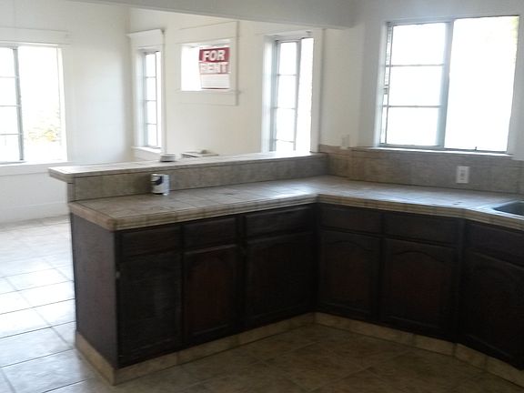 5th image of 1002 E 42nd Pl #A