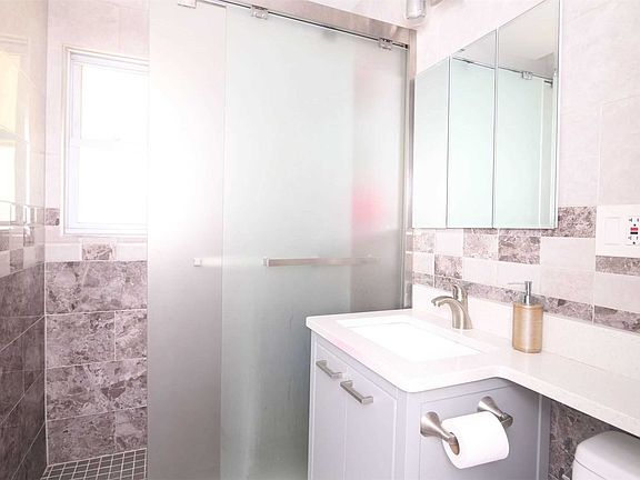 4th image of 8251 242nd St