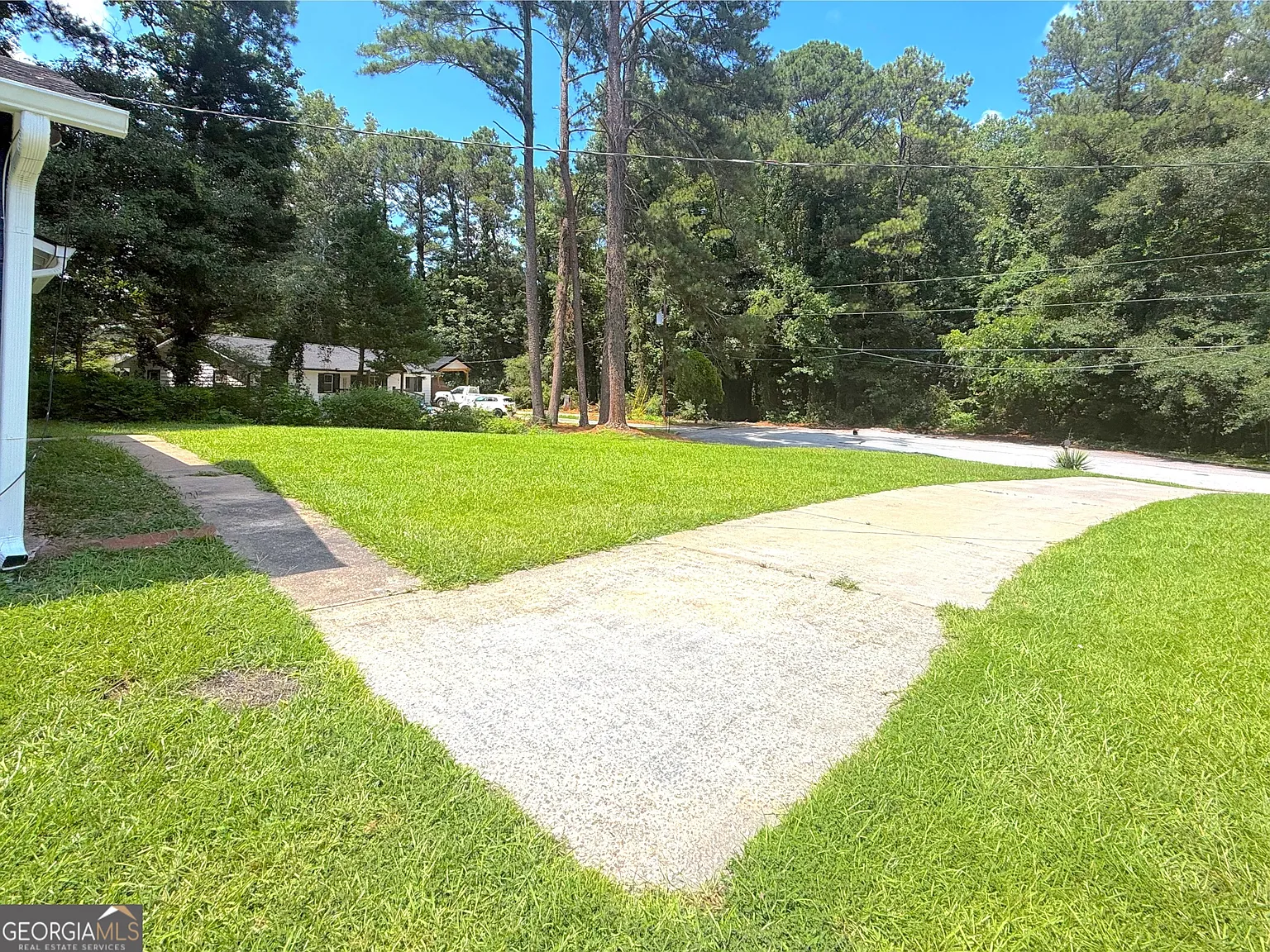 3 bed, 2.0 bath, 1204 sqft, $2,100 — Photo 4