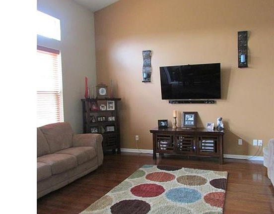 3rd image of 1000 Caxton Ln