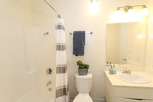 Floor plan 2-Bed with 1 and half bath and WD
