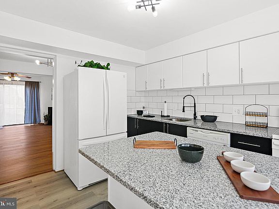 4th image of 5859 Whisper Way #18-01