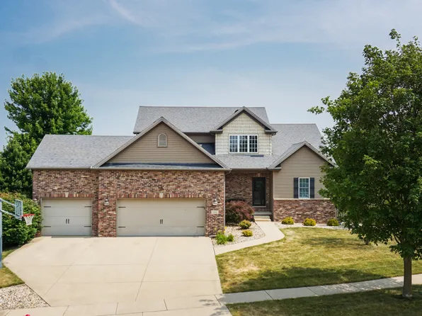 3101 Sunningdale Ln, Bloomington, IL 61705