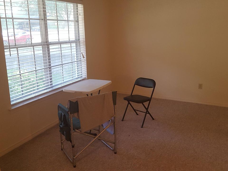 1st image of 2113 Woodoak Dr
