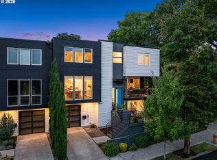490 SE 18th Ave, Portland, OR 97214