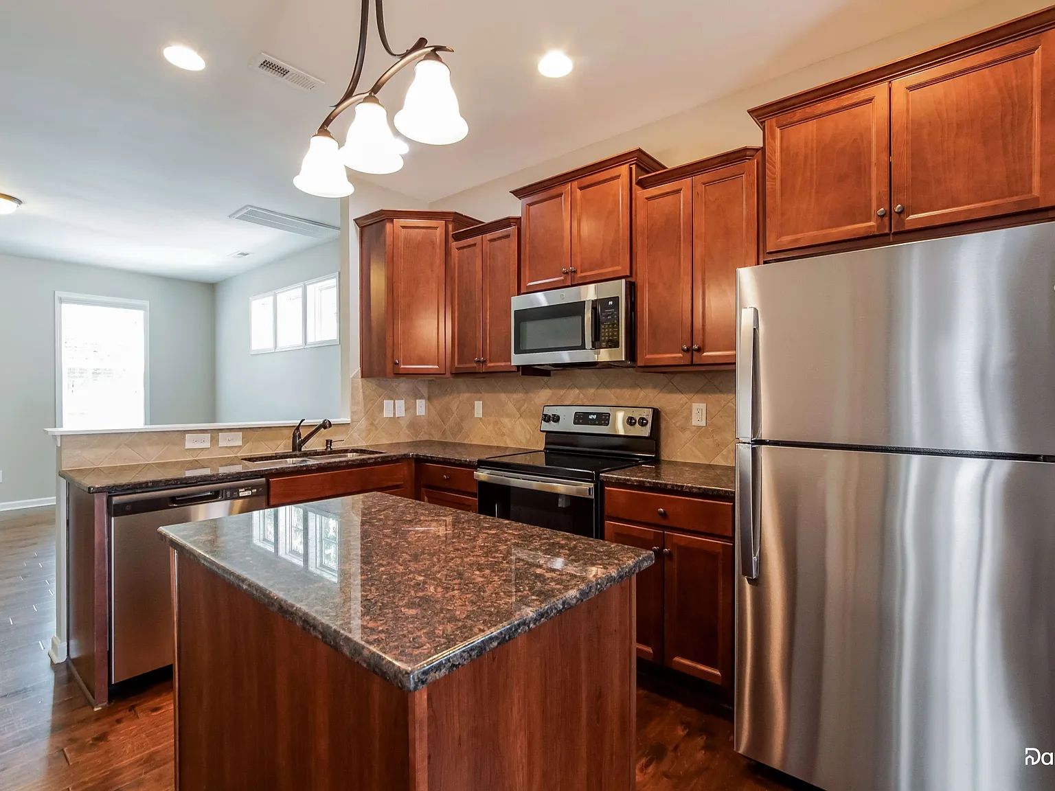 3 bed, 2.5 bath, 1524 sqft, $1,695 — Photo 2