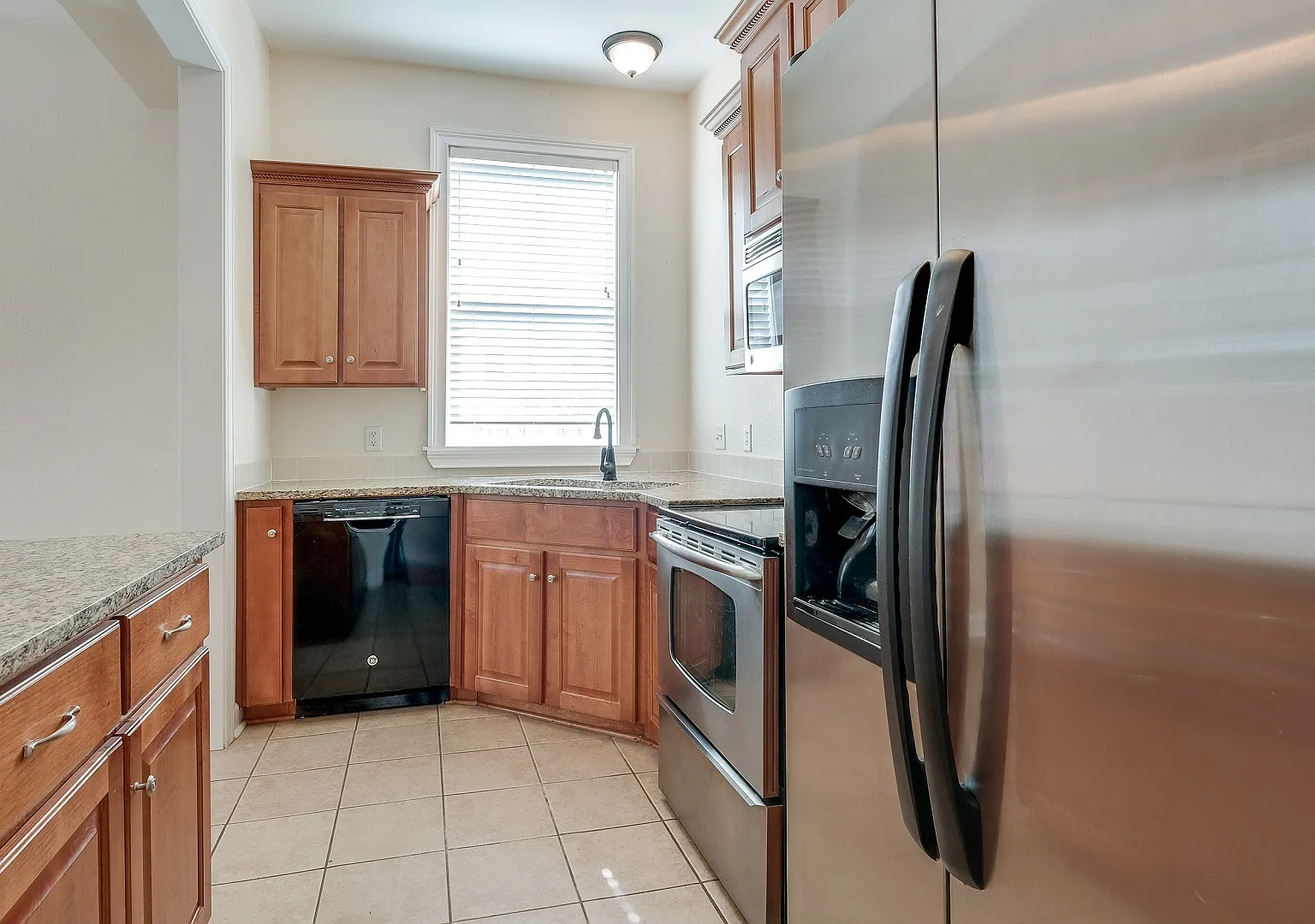 3 bed, 1300 sqft, $2,600 — Photo 3