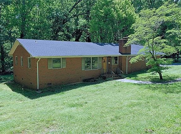 2nd image of 4001 Peggy Ln