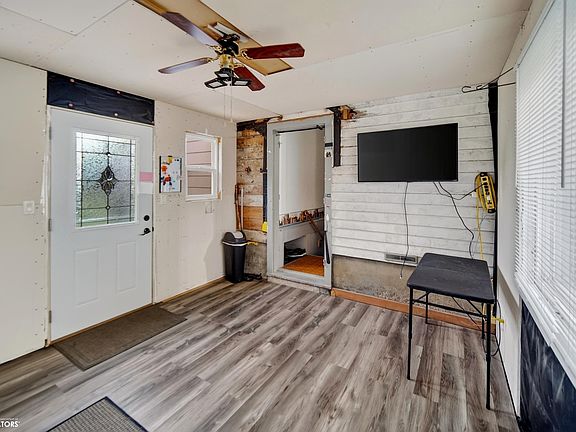 24th image of 1021 1st Ave