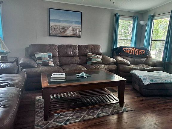 4th image of 5926 Sw 60th Place