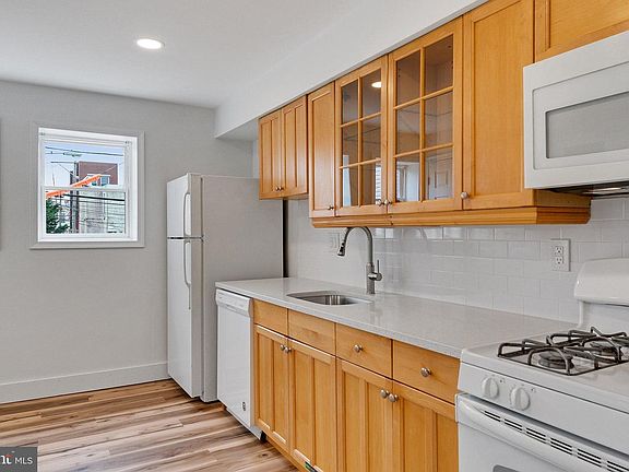 4th image of 3876 Lancaster Ave Floor 2