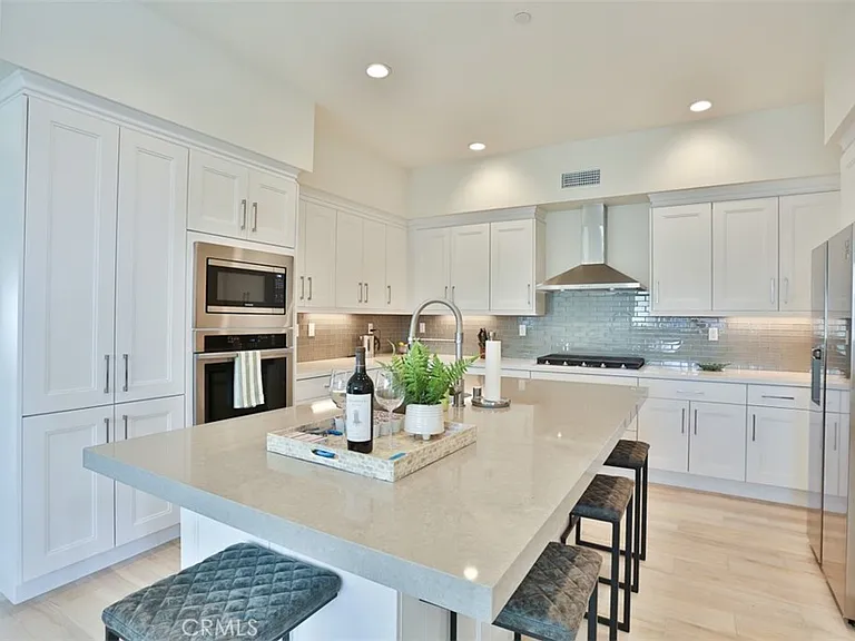 1529 Doheny Way — Photo 17