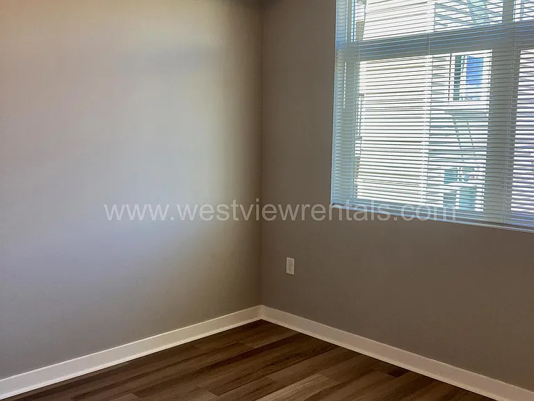 203 E Laurel St — Photo 151