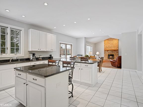 5th image of 3612 Glenlake Dr