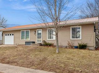 112 Mapel Dr, Lone Tree, IA 52755