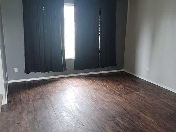3rd image of 133 W Old Boomer Rd