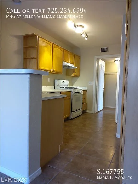 Beautiful Henderson Townhome ! — Photo 3