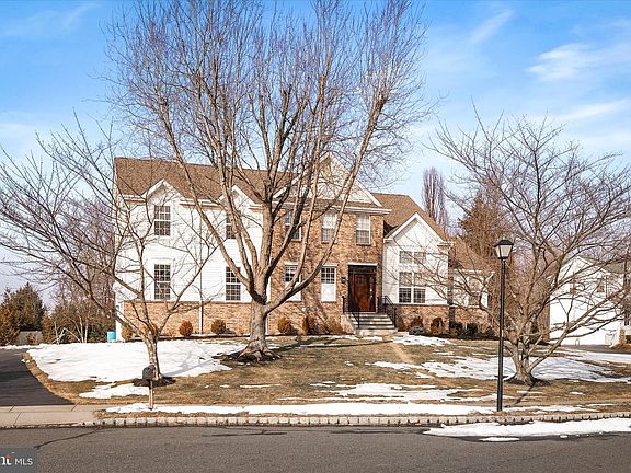 3rd image of 16 Meyers Ct