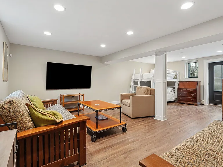 32 Sanger Pl — Photo 15