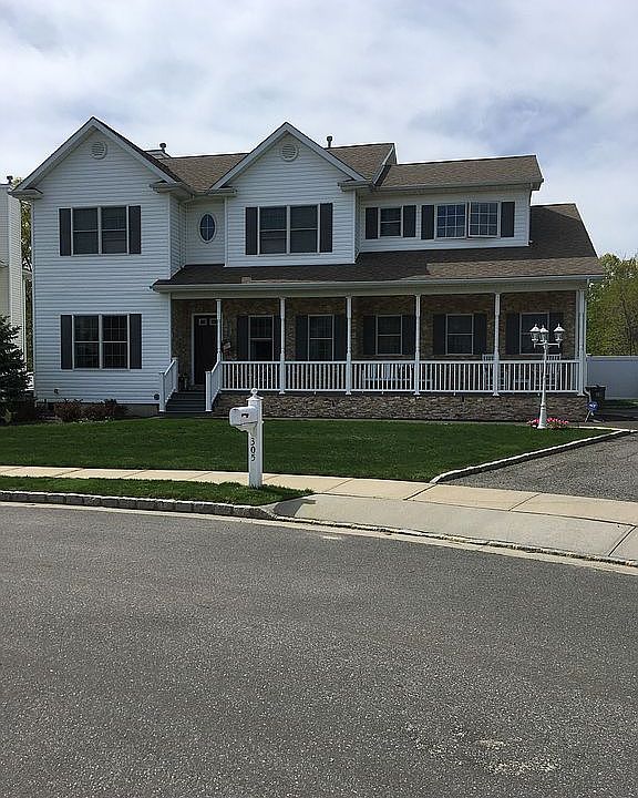 1st image of 305 Fairway Dr