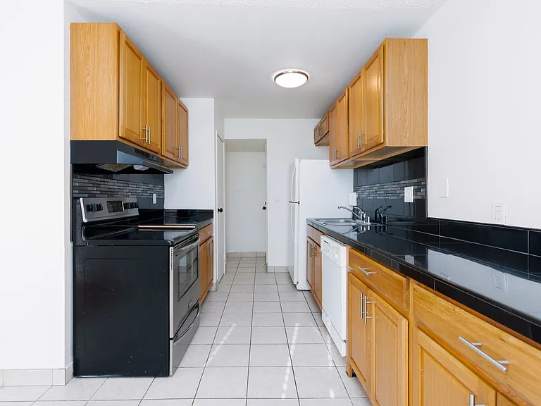 4606 Neil Rd #185 — Photo 7