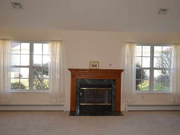 4th image of 2831 Danbury Ln