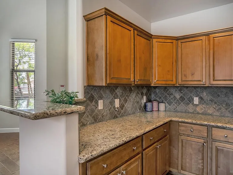 617 S Roosevelt St — Photo 8
