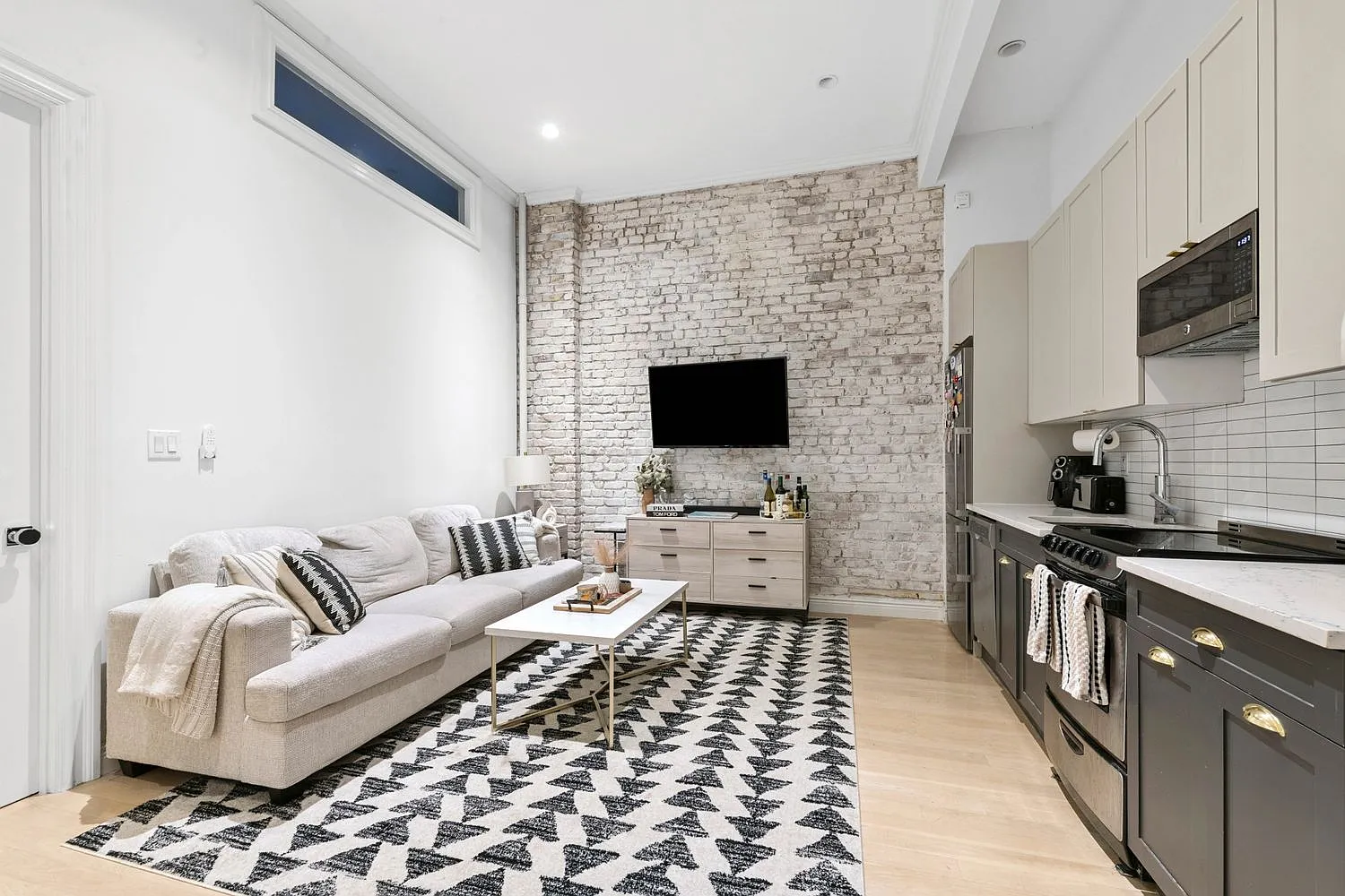 51 West 11th Street — Photo 2