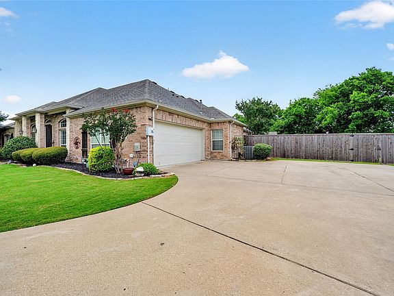 3rd image of 800 Wren Ct