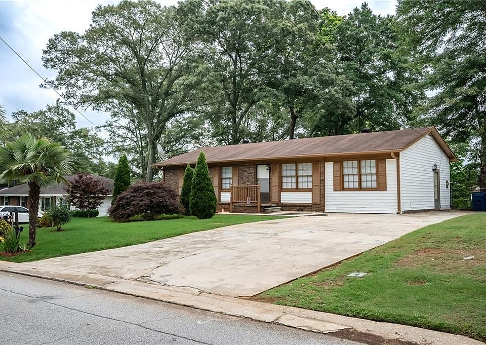 1st image of 520 Pinecrest Dr