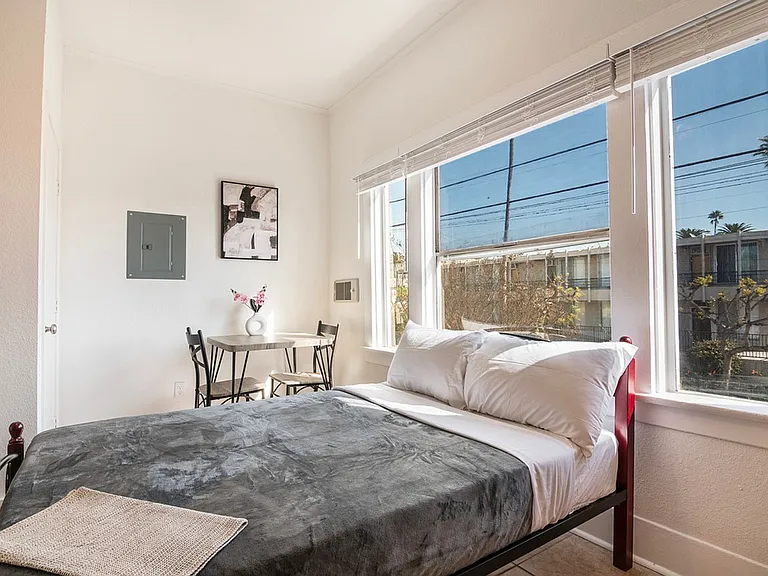 Portside Studio Apartments — Photo 12
