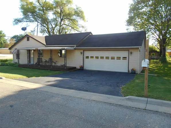 730 W Blackhawk Dr, Byron, IL 61010