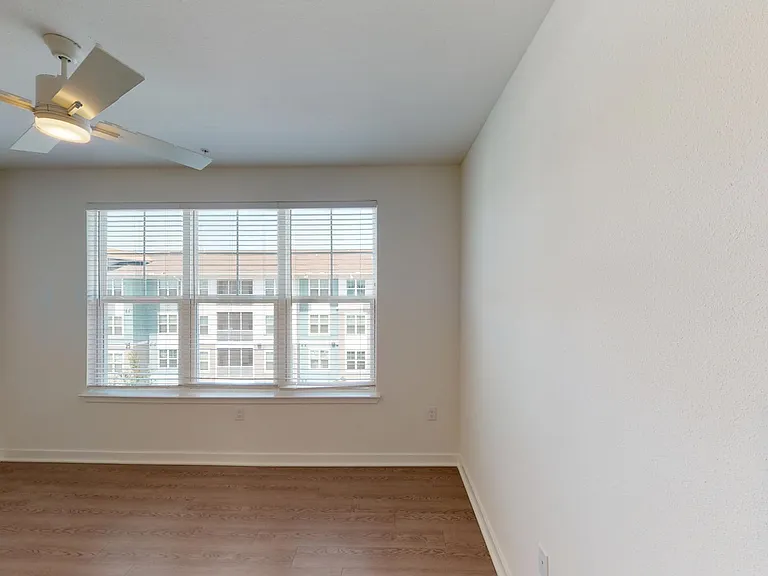 Essex Luxe Apartments — Photo 67