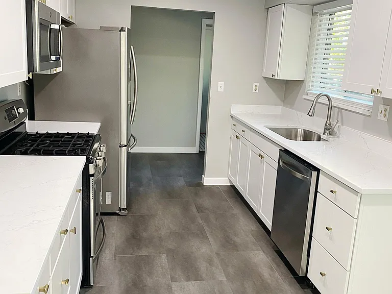 920 Miami Way — Photo 3