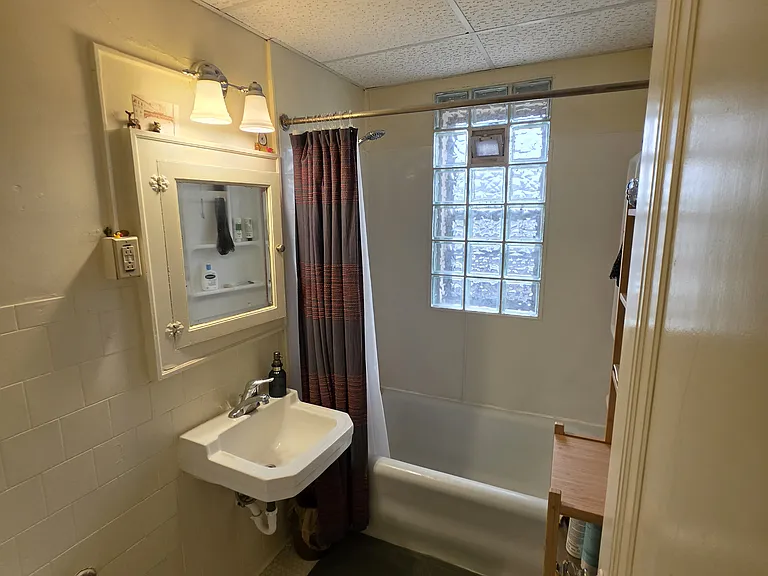 Devonshire Apartments — Photo 17