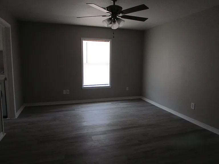 104 Pecan St — Photo 5
