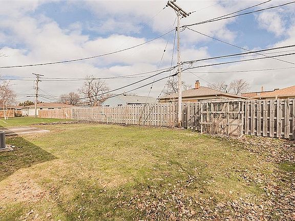 4th image of 5917 Mayflower Ave