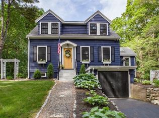18 Old County Rd, Hingham, MA 02043