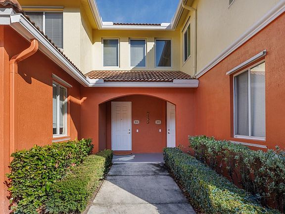 3rd image of 55 SE Palermo Court #105