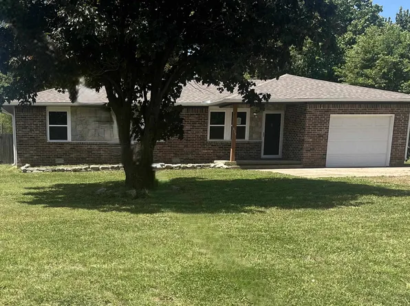 629 S Maple St, Douglass, KS 67039