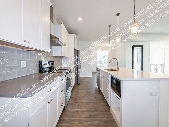 3rd image of 1408 NW Spruce Dr