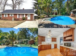 955 Hickory Nut St, Charlotte, NC 28205