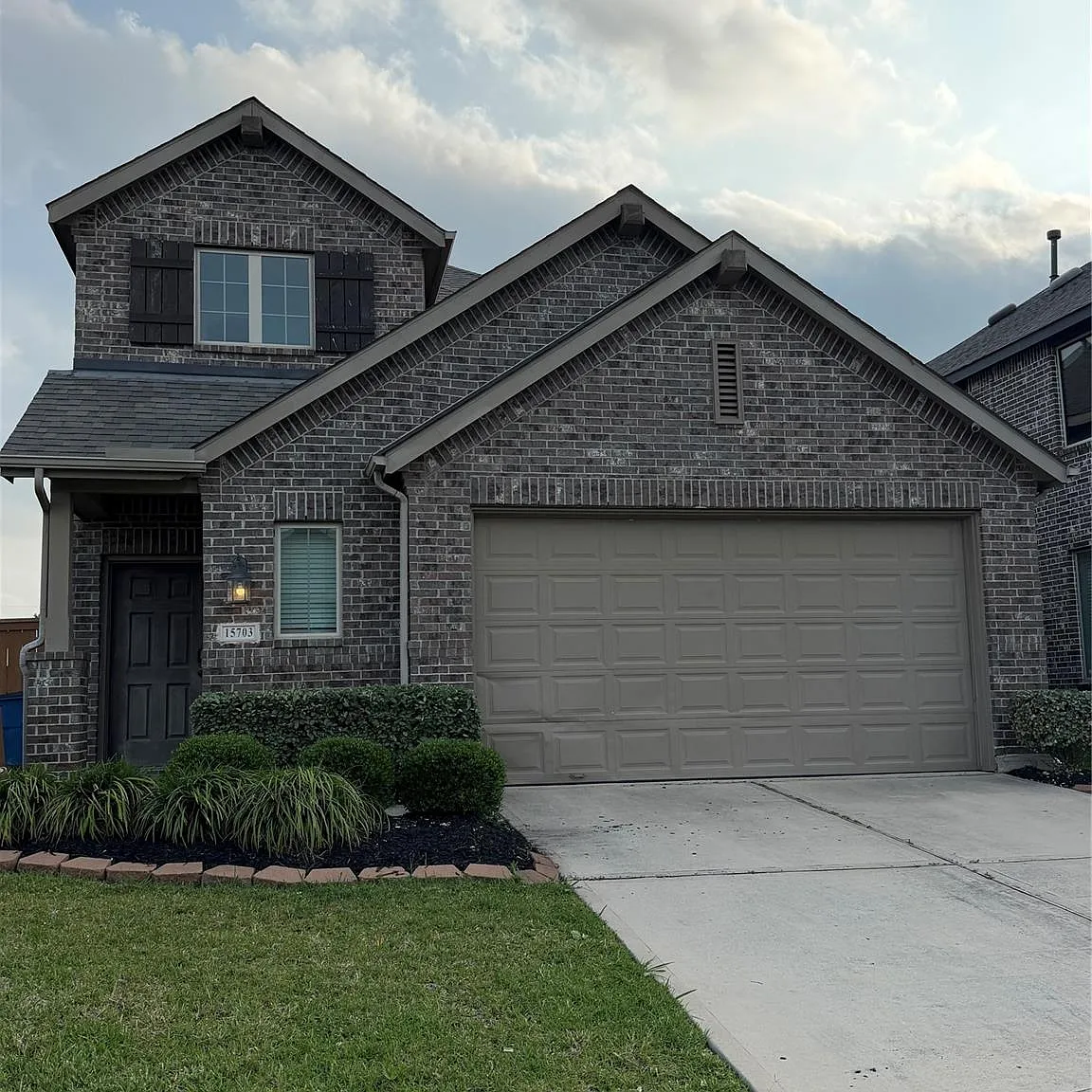 5 bed, 3.0 bath, 2627 sqft, $3,200 — Photo 1