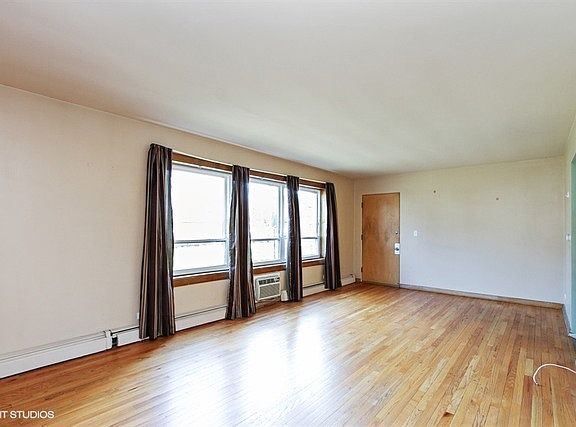 2nd image of 1127 Erie St