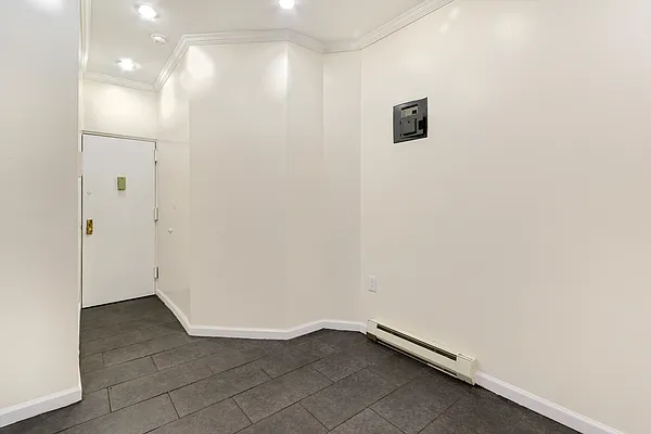 Rented by REZI | media 22