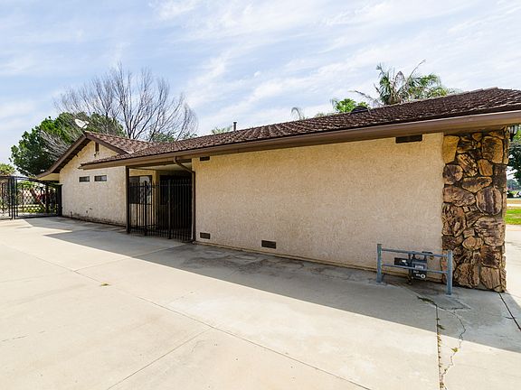 4th image of 933 Bluecrest St