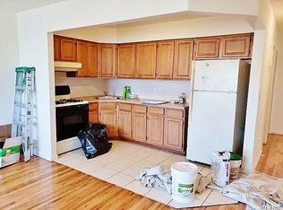 66-78 69th St #2FF, Middle Village, NY 11379