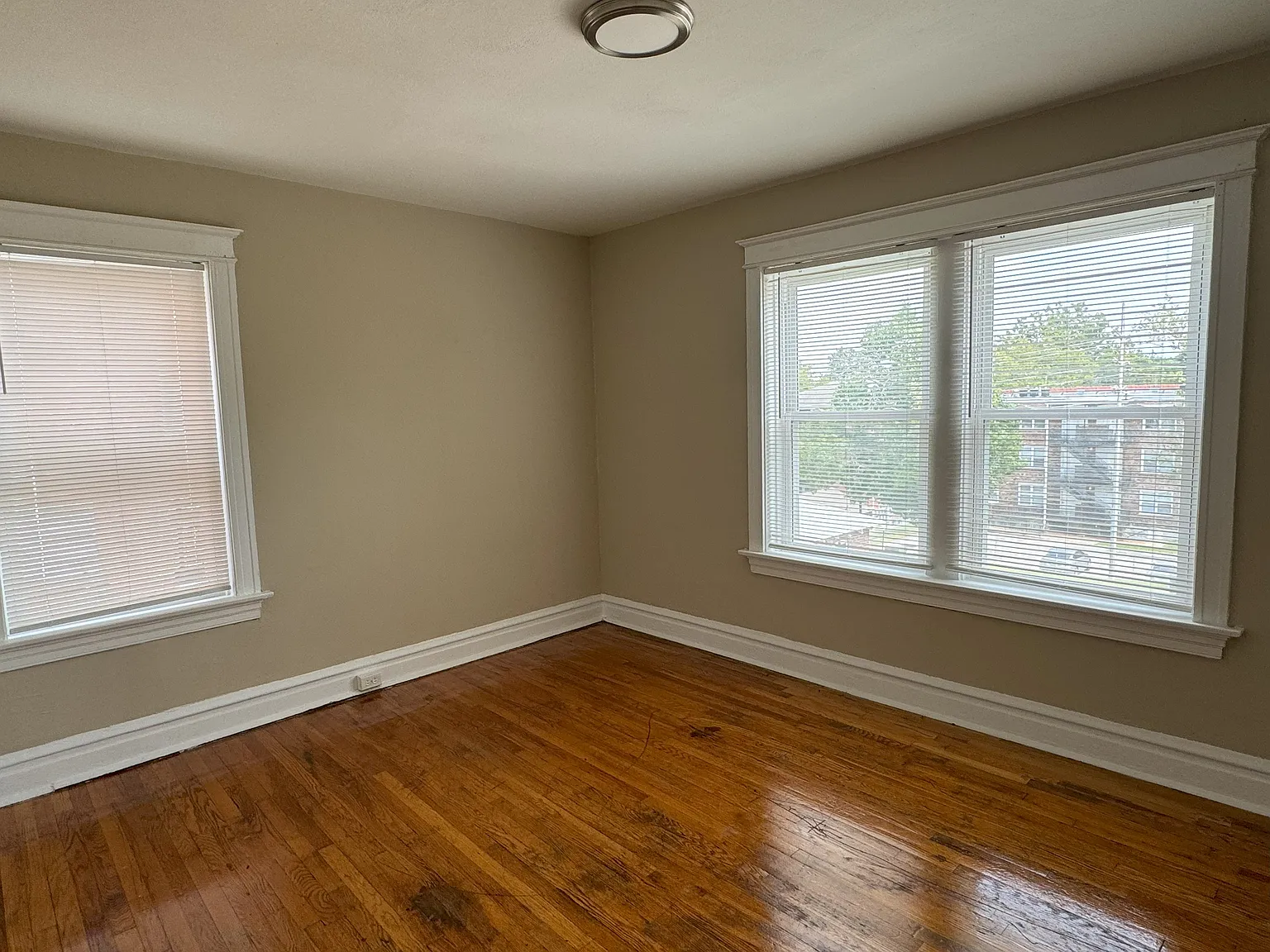 2 bed, 1200 sqft, $1,275 — Photo 3