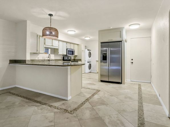 2600 Torrey Pines Rd APT B18