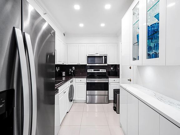 4th image of 2501 S OCEAN Drive #939